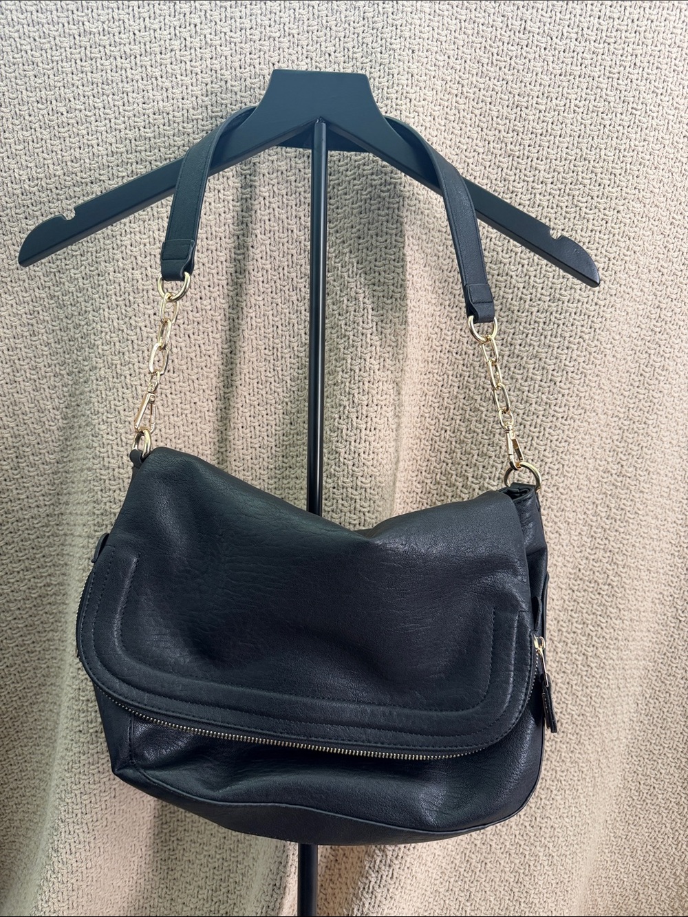 Classic Black Leather Shoulder Bag - Elegant Everyday Carry